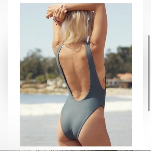 Aerie scoop back one piece swimsuit - Picture 2 of 9